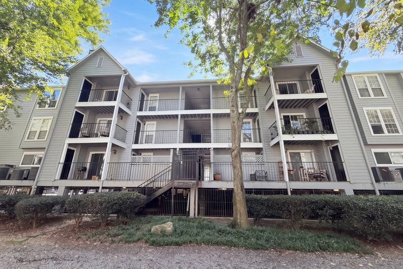 Photo 5 of 36 of 322 Granville Ct, Atlanta, GA