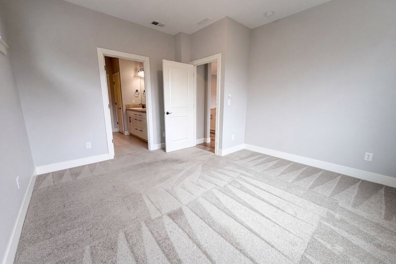Photo 4 of 17 of 614 SW 49th Dr, Gresham, OR