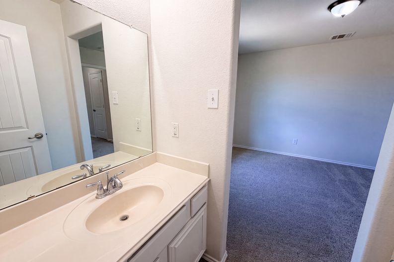 Photo 12 of 18 of 4038 Golden Rod Dr, Forney, TX