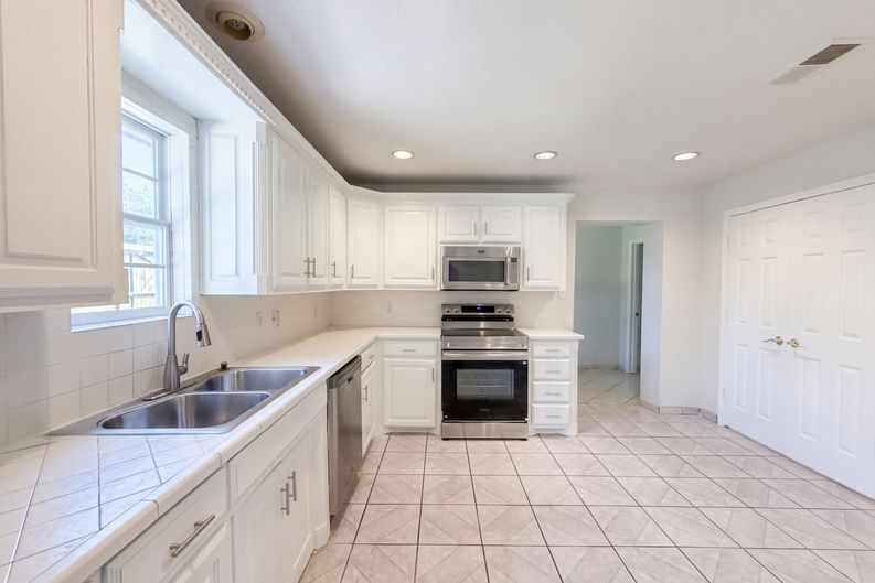 Photo 6 of 14 of 404 Vincent St, Cedar Hill, TX
