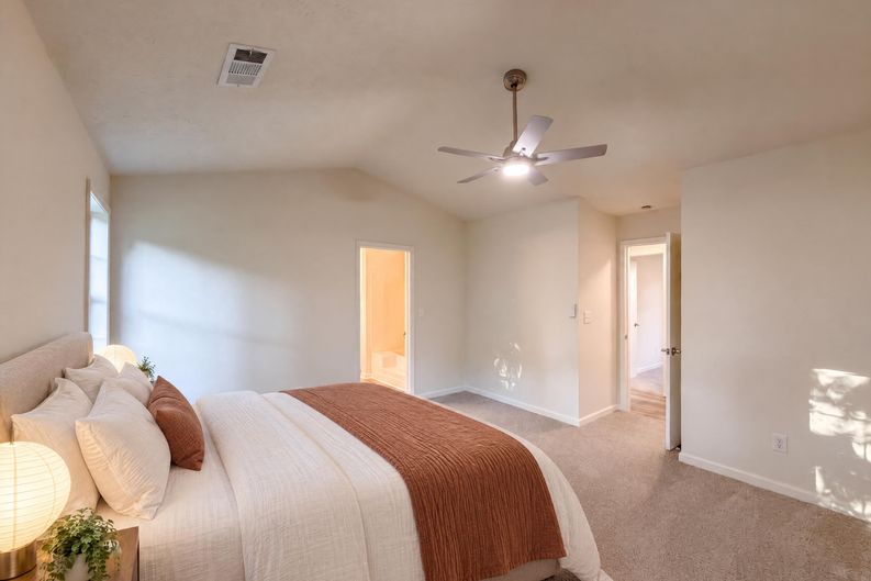 Photo 4 of 22 of 5857 Mistyview Dr, Rex, GA
