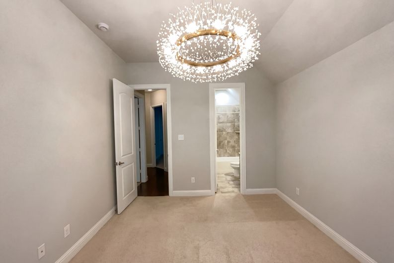 Photo 4 of 24 of 4157 Chantilly Ln, Frisco, TX