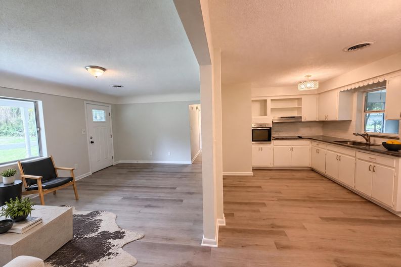 Photo 11 of 22 of 2410 NE 3rd Ave, Ocala, FL