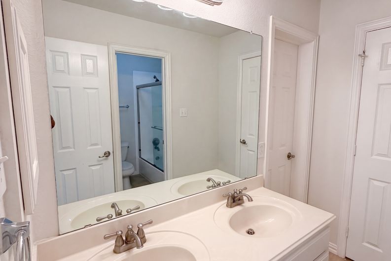 Photo 17 of 26 of 2716 Dearborn Ln, Frisco, TX