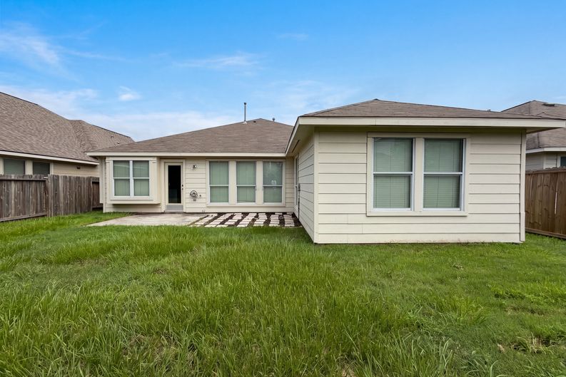 Photo 5 of 20 of 6843 Tammany Manor Ln, Spring, TX