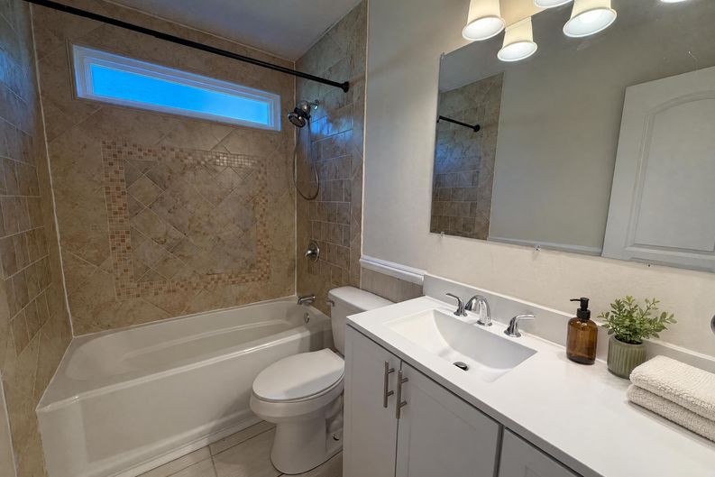 Photo 15 of 26 of 3040 Raymonds Ct, Loganville, GA