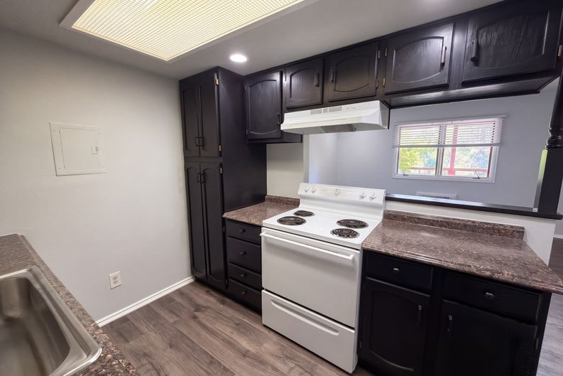 Photo 6 of 14 of 1370 Estes St, Lakewood, CO