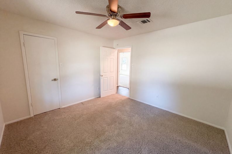 Photo 11 of 18 of 309 Applewood Ln, Hewitt, TX