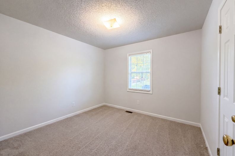 Photo 9 of 28 of 100 Betty Ln, Carrollton, GA