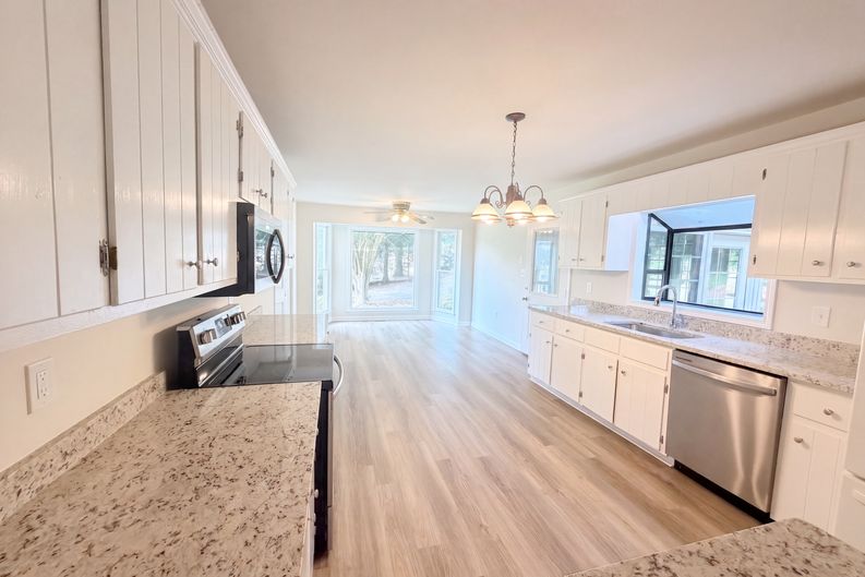 Photo 6 of 21 of 3802 Claude Brewer Rd, Loganville, GA