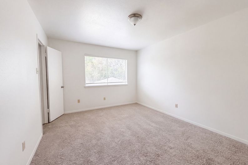 Photo 9 of 21 of 6910 Vialinda Dr, Houston, TX