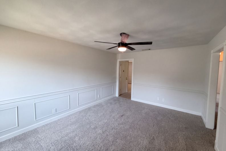 Photo 6 of 19 of 2331 Royal Dr, Garland, TX