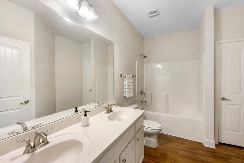 Photo 7 of 29 of 1037 Yorkshire Dr, Griffin, GA