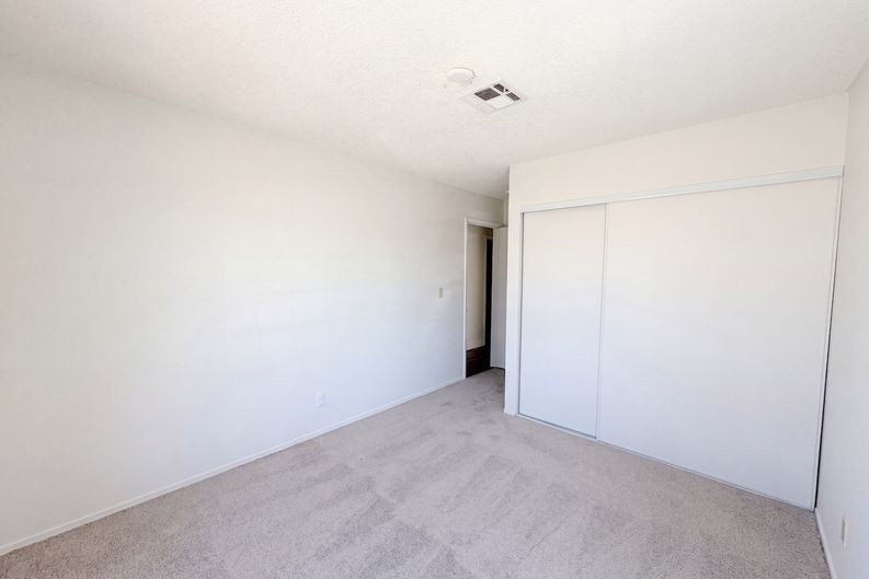 Photo 18 of 34 of 2304 Sabroso St, Las Vegas, NV