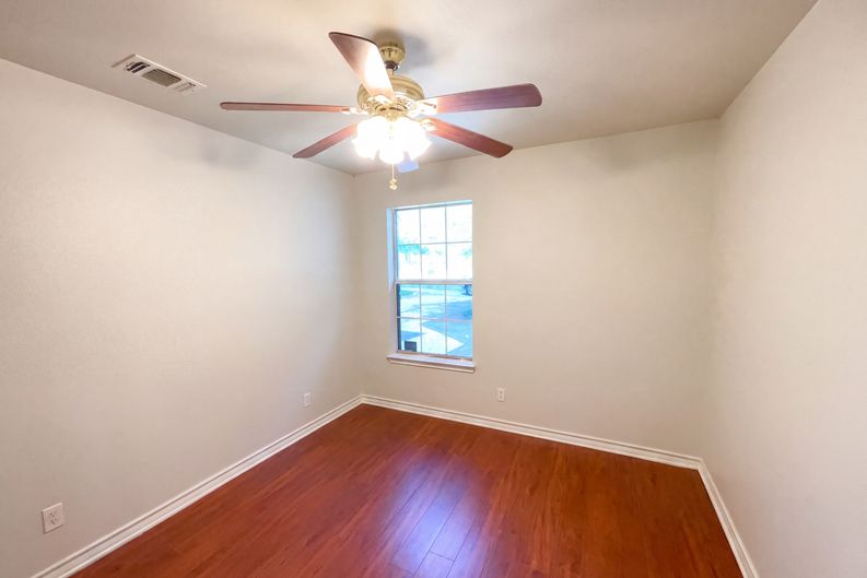 Photo 11 of 22 of 2106 Geneva St, Castroville, TX