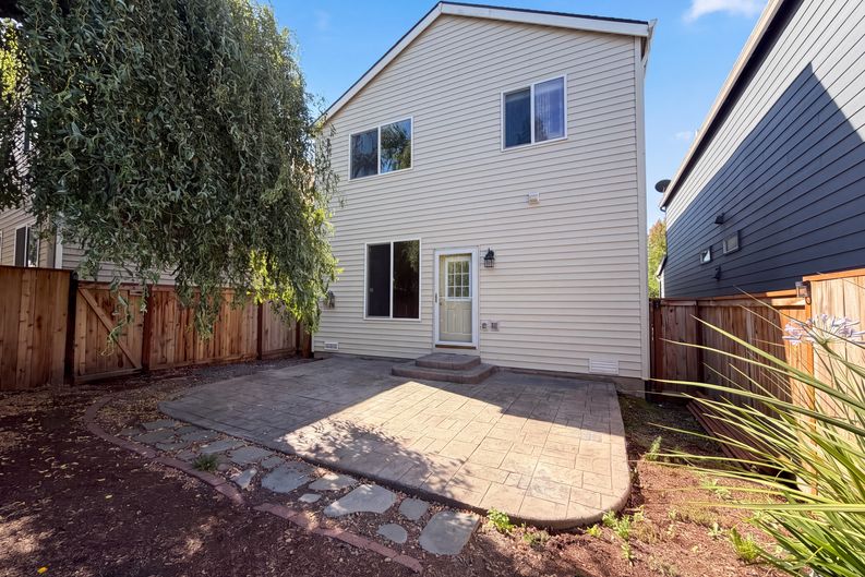 Photo 5 of 21 of 773 NW Forest Creek Dr, Hillsboro, OR
