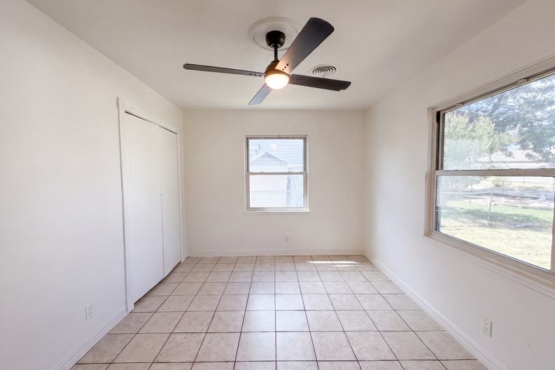 Photo 4 of 16 of 303 Currie Ave, Killeen, TX