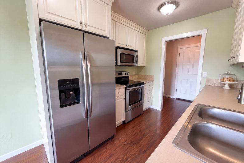 Photo 9 of 14 of 1615 SE Jonathan Ave, Dallas, OR
