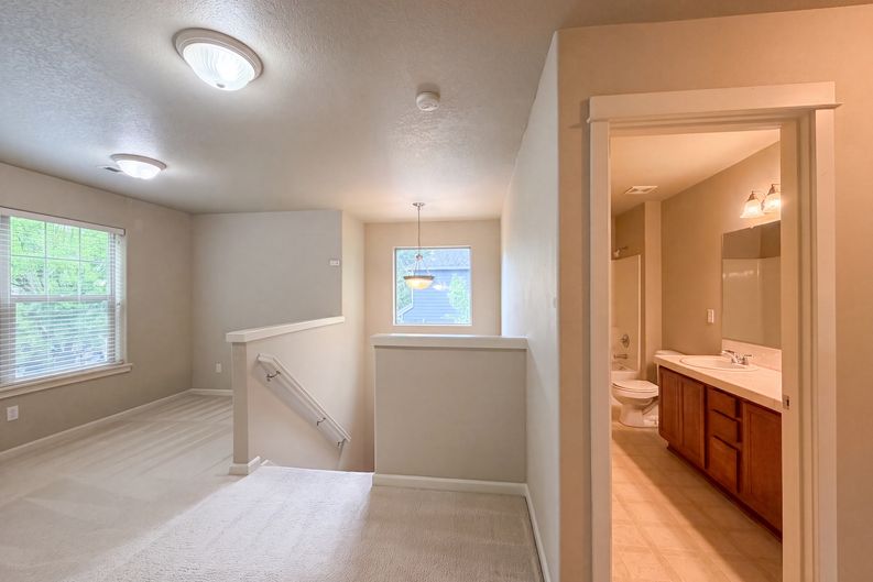 Photo 11 of 23 of 1724 SW Willowview Ter, Beaverton, OR