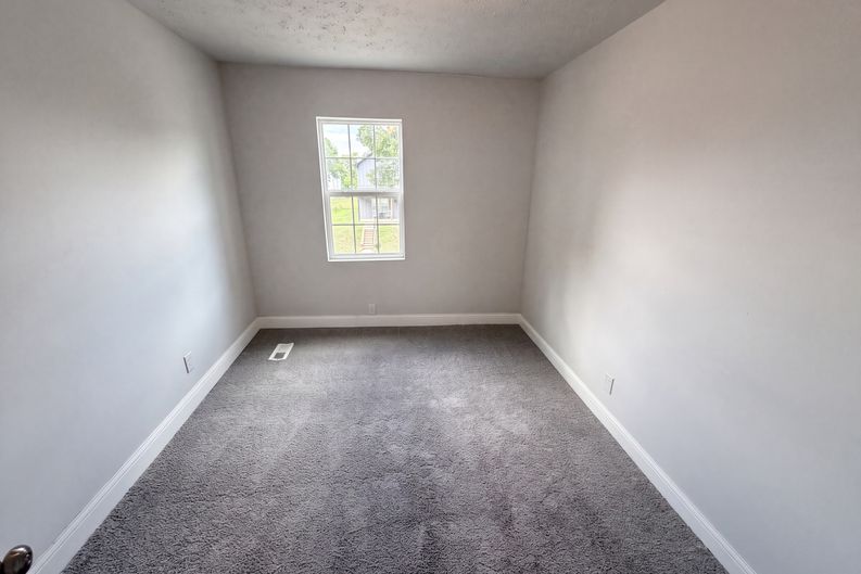 Photo 9 of 21 of 2615 Boulevard Pl, Indianapolis, IN
