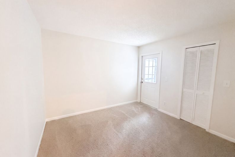 Photo 4 of 18 of 8613 Cottonway Ln, Tampa, FL