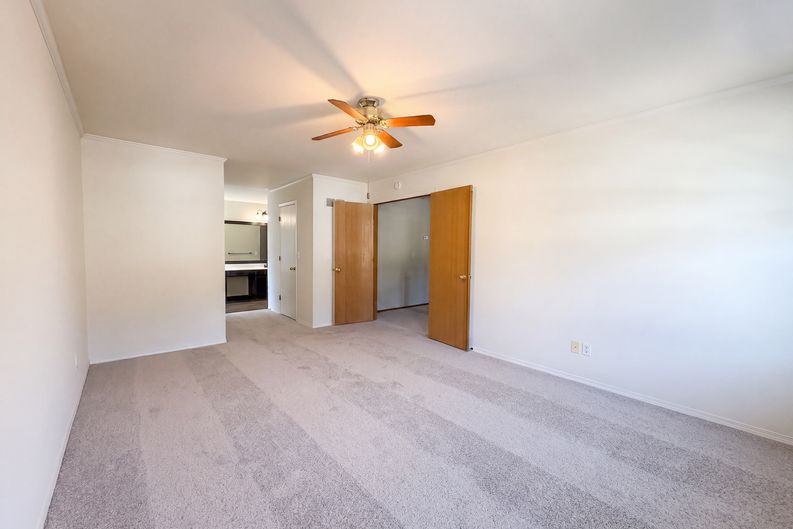 Photo 4 of 30 of 923 Keeneland Rd, Florissant, MO