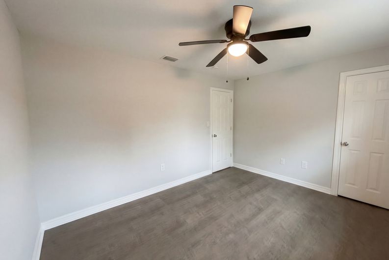 Photo 19 of 21 of 806 Wedgewood Dr, Mount Dora, FL