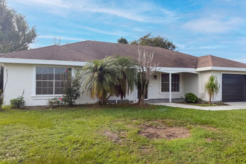 Photo 17 of 21 of 1832 SE Wexford Ct, Port Saint Lucie, FL