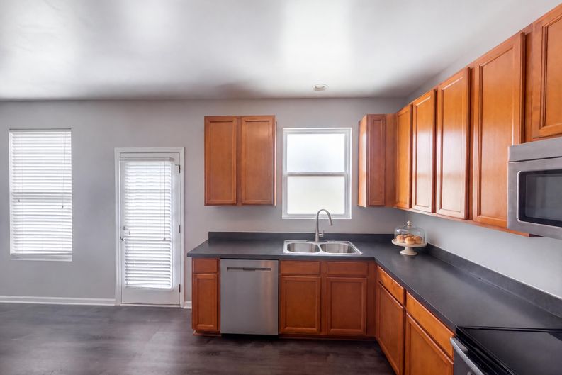 Photo 9 of 26 of 518 MacGregor Dr, Burlington, NC