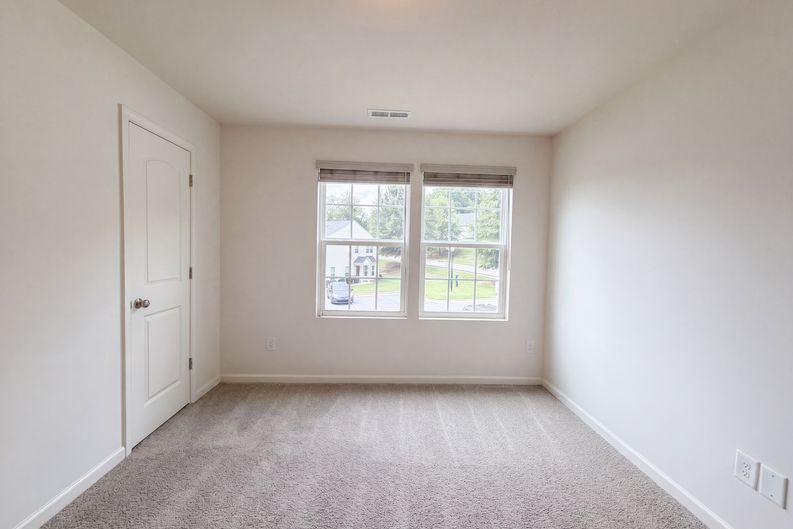 Photo 16 of 23 of 411 Sandybrooke Dr, High Point, NC