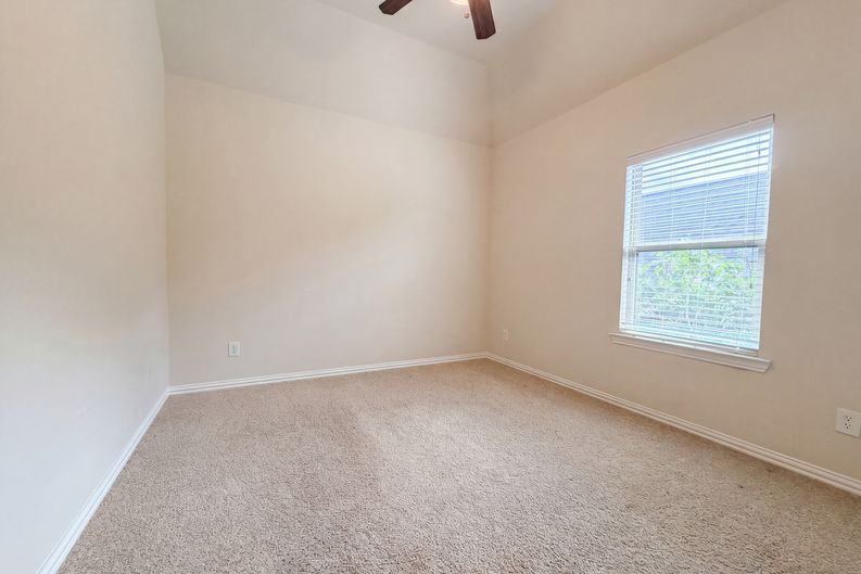 Photo 15 of 30 of 27911 Warren Park Dr, Katy, TX