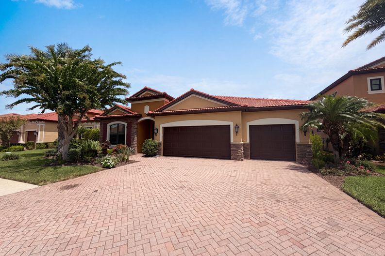 Photo 35 of 44 of 2575 Grand Lakeside Dr, Palm Harbor, FL