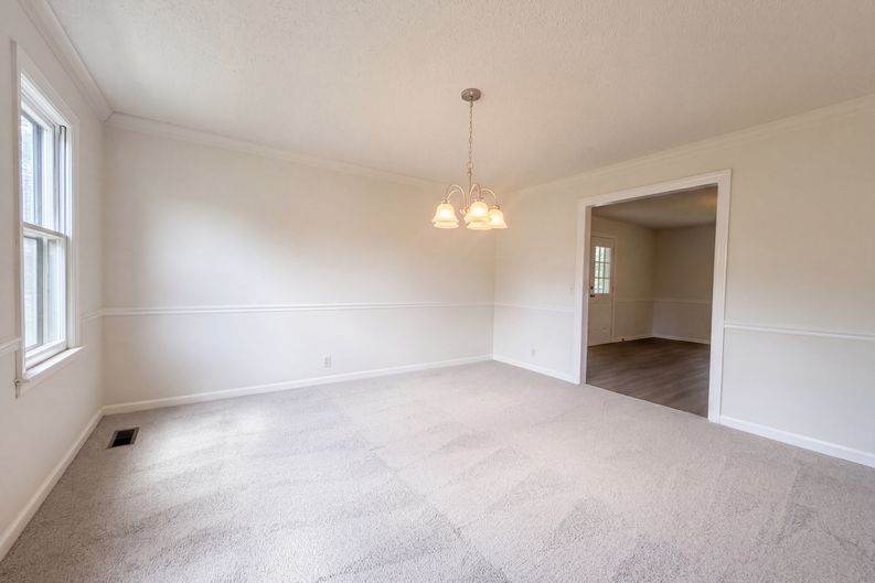 Photo 8 of 21 of 1818 Fox Chase Dr, Goodlettsville, TN