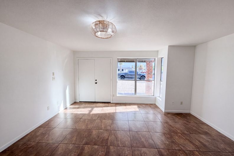 Photo 7 of 26 of 10501 W Loma Ln, Peoria, AZ