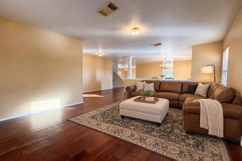 Photo 3 of 19 of 121 Springtree Fld, Cibolo, TX