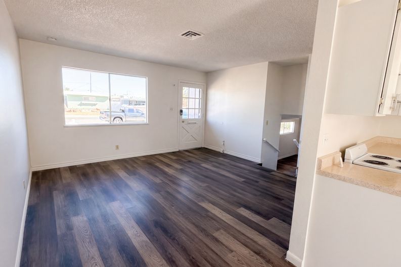 Photo 6 of 37 of 6121 Jones Cir, Las Vegas, NV