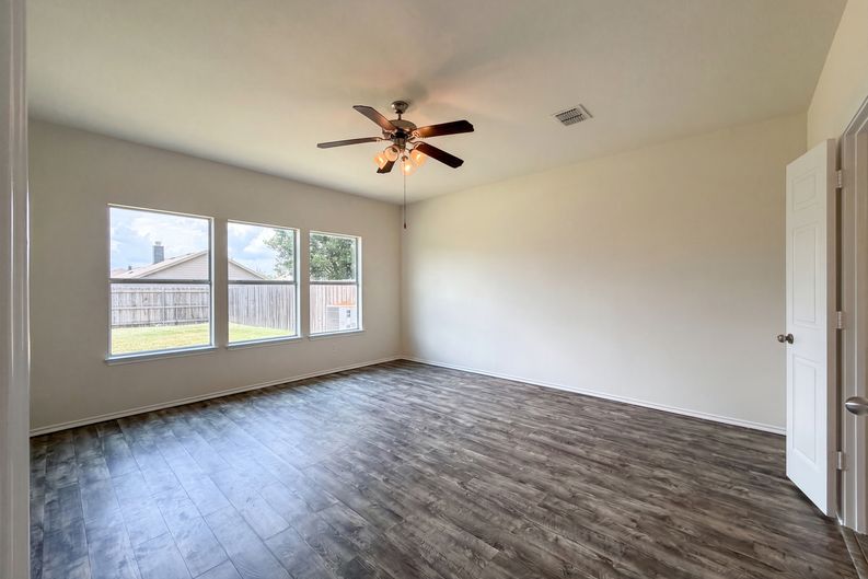 Photo 9 of 16 of 8608 Sagebrush Trl, Crossroads, TX
