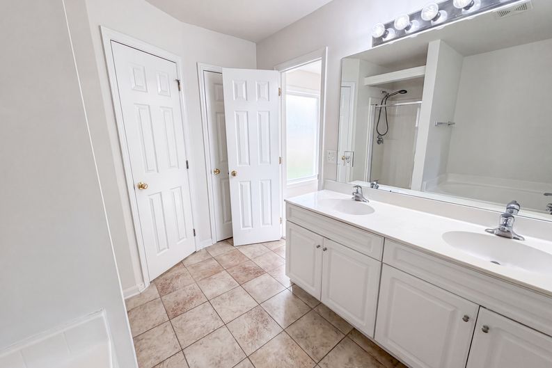 Photo 9 of 26 of 9325 Ayscough Rd, Summerville, SC