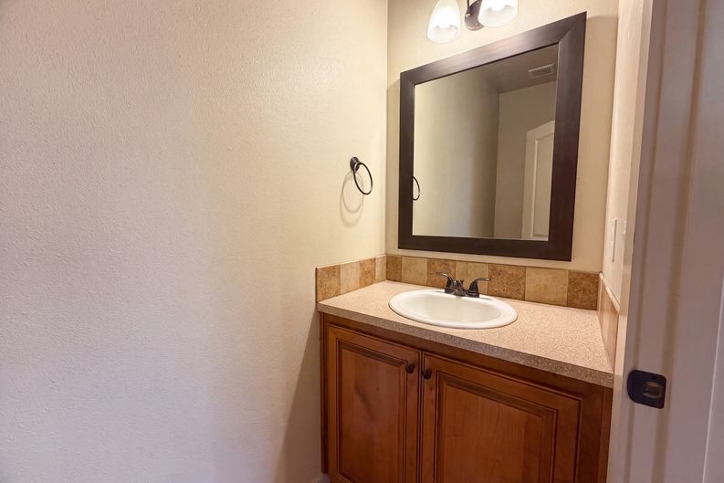 Photo 9 of 19 of 2817 SE Condor Ave, Gresham, OR