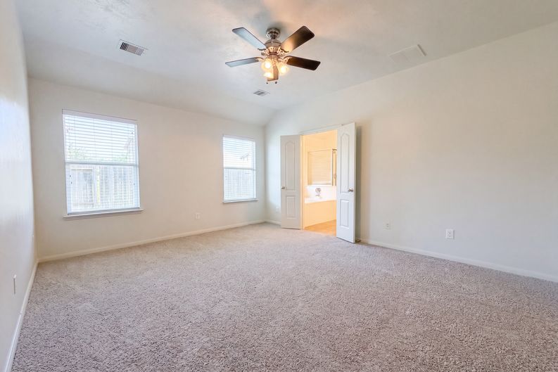 Photo 4 of 21 of 11327 Grass Lake Ln, Richmond, TX