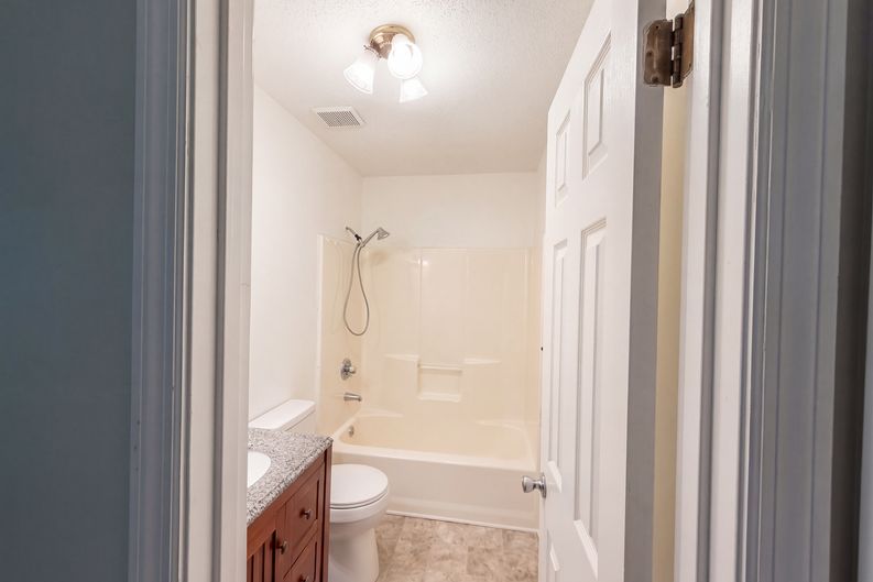 Photo 14 of 26 of 206 Ohara Dr, Albertville, AL