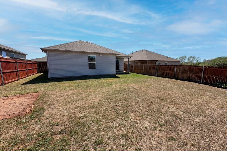 Photo 24 of 25 of 2308 Dillards Dr, Chickasha, OK