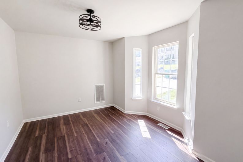 Photo 7 of 23 of 6226 Dumont Ln, Charlotte, NC