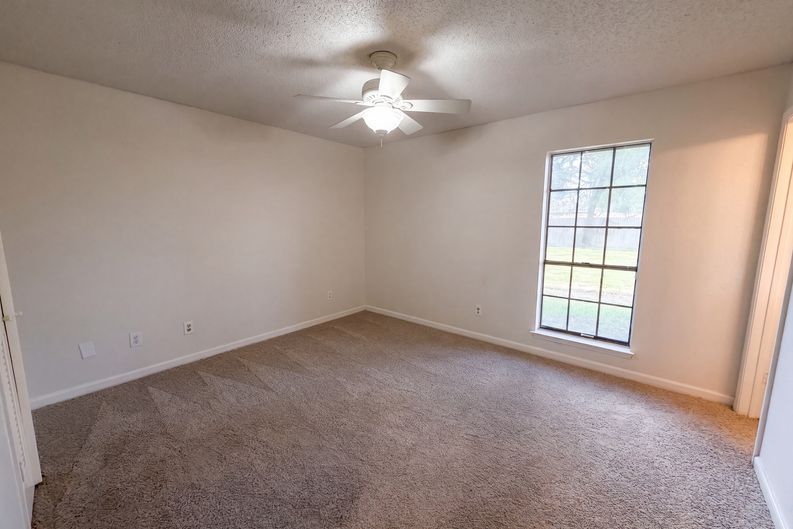 Photo 15 of 22 of 203 Frost Creek Ave, Groesbeck, TX