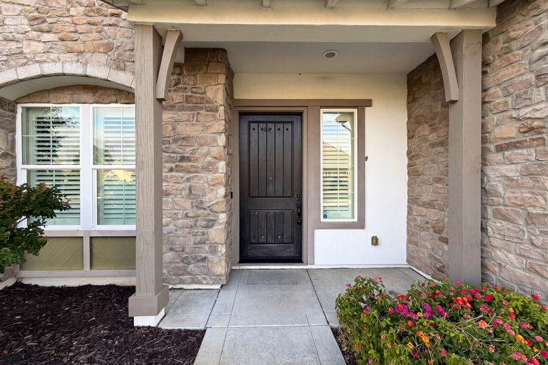 Photo 8 of 36 of 5601 Lakepointe Dr, Rocklin, CA