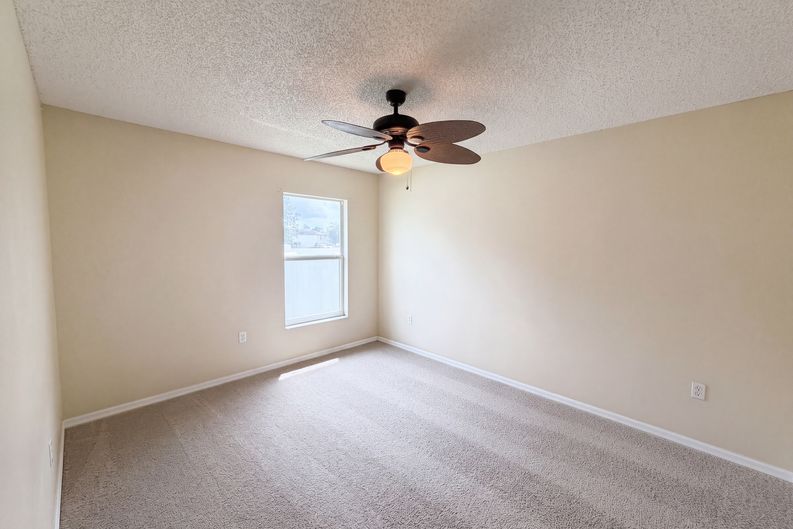 Photo 4 of 20 of 2366 Belen Dr, Deltona, FL