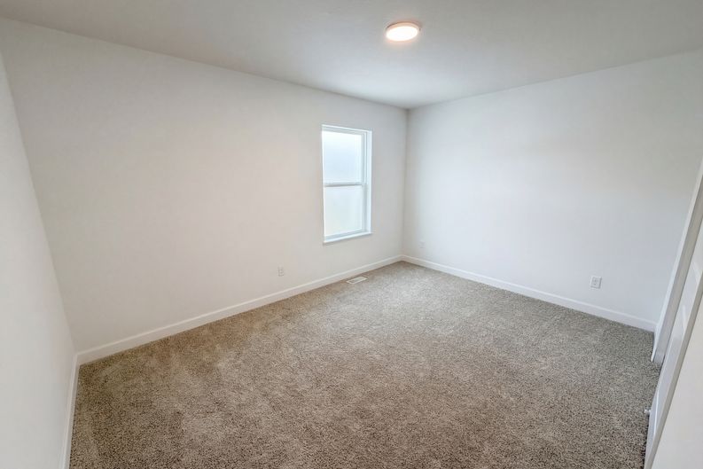Photo 16 of 22 of 3022 Basswood St, Little Canada, MN