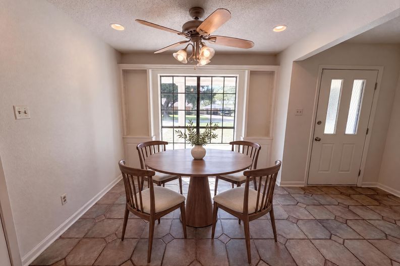 Photo 9 of 22 of 203 Frost Creek Ave, Groesbeck, TX