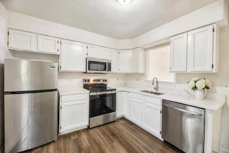 Photo 22 of 37 of 6866 Chasewood Cir, Centreville, VA