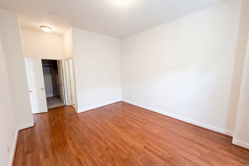 Photo 11 of 19 of 774 N Davidson St, Charlotte, NC